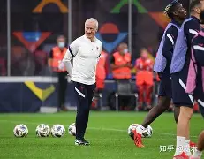 足球精英对决，欧洲比赛引发热烈讨论(足球精英对决,欧洲比赛引发热烈讨论的是谁)