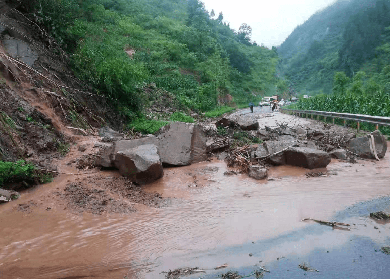 包含阿雅克肖不敌法兰克福,遭遇滑坡的词条 包含阿雅克肖不敌法兰克福,遭遇滑坡的词条